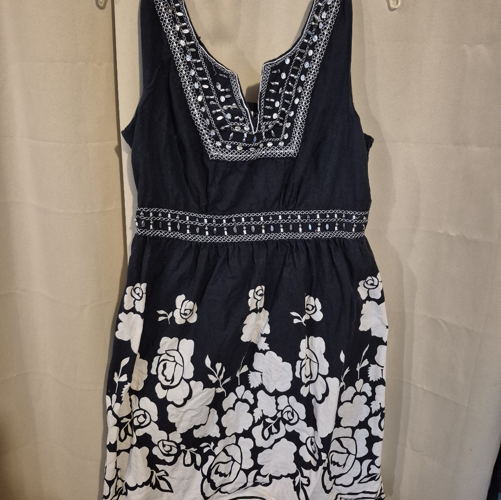 Chic Black and White Floral Mini Dress